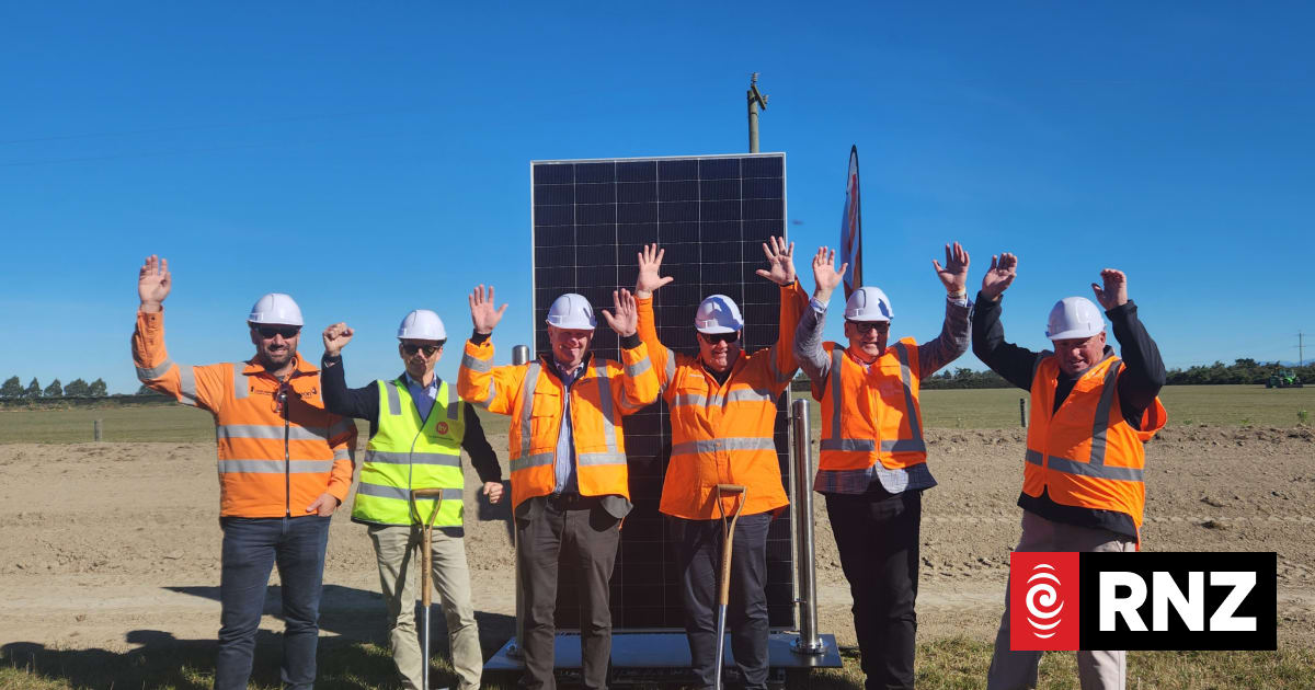 Building begins on NZ's largest solar farm in Canterbury | RNZ