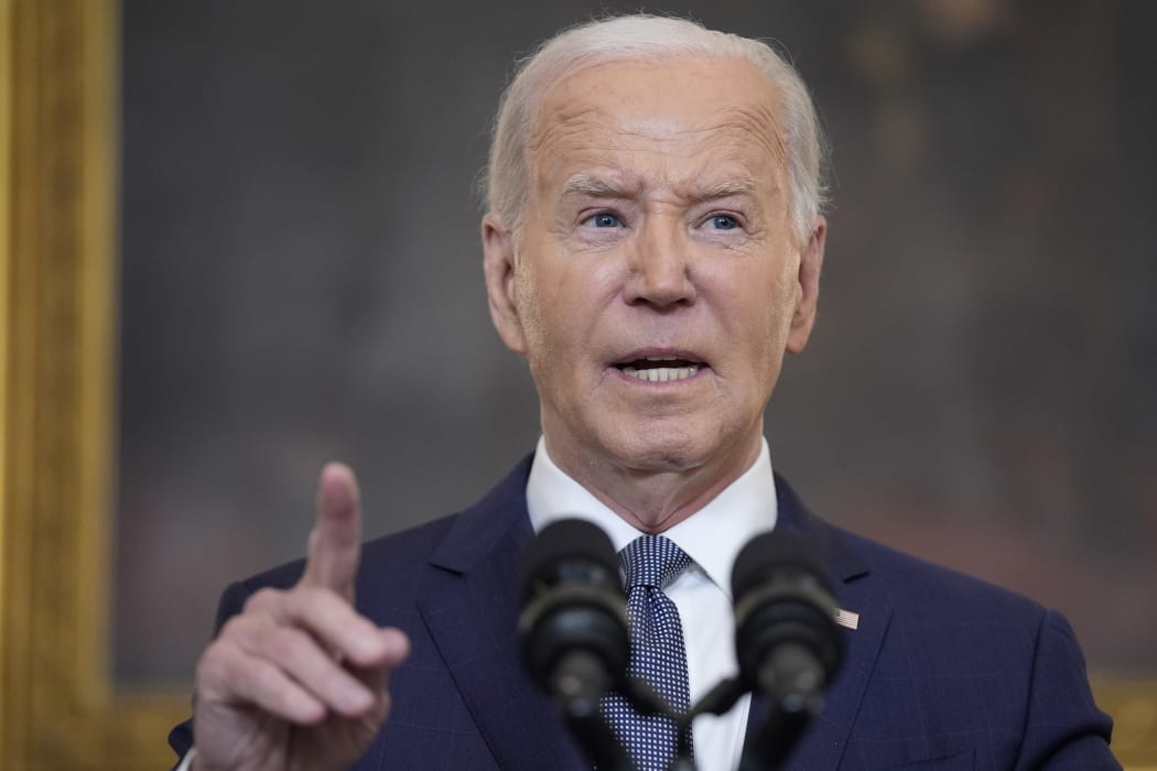 Biden prepares an order that would shut down asylum if a daily average of  2500 migrants arrive | RNZ News