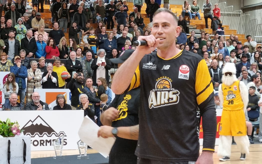 Aaron Bailey-Nowell aka 'Aunty' speaks to fans in New Plymouth
