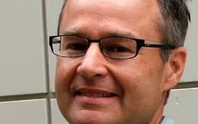 Dr James Hollings
