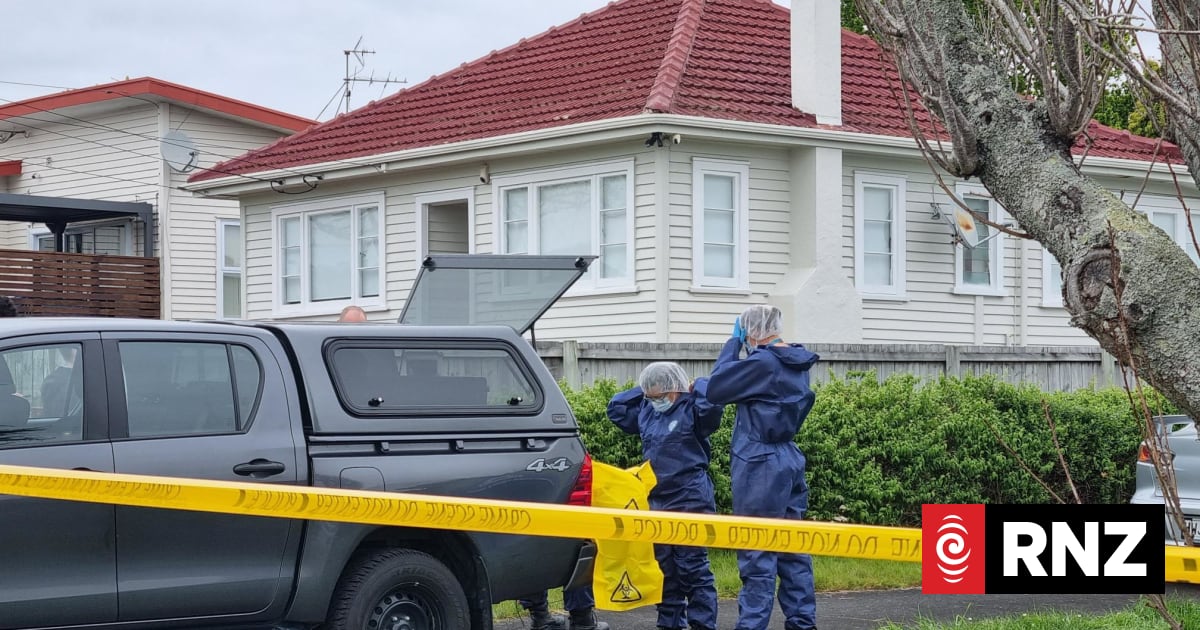 Three people dead, body seen lying on porch of home in Auckland's Papatoetoe