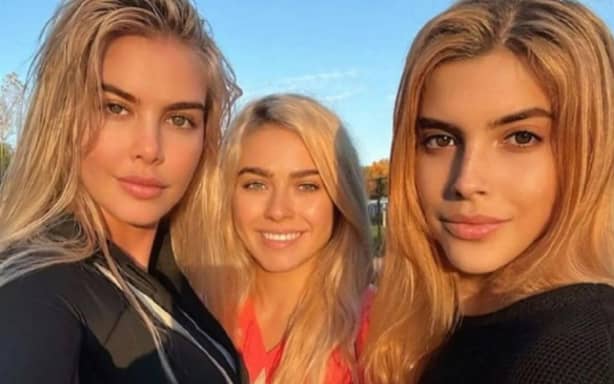 Kate Torres (left) with Desirrê Freitas and Letícia Alvarenga (right).
