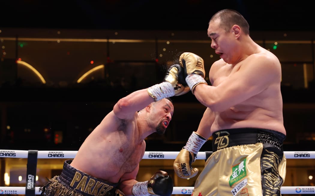 Heavyweight boxing live updates Parker v Zhang RNZ News