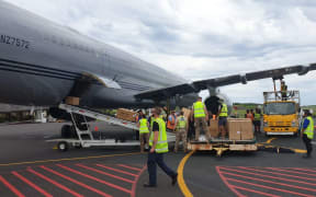 A Royal New Zealand Air Force Boeing 757 offloads medical stores in Samoa.
