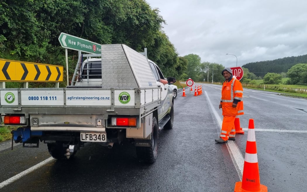 Workers closing a section of SH3 between New Plymouth and Hamilton on 29 January 2023