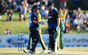 Luke Ronchi and Mitchell McClenaghan during their Black Caps partnership