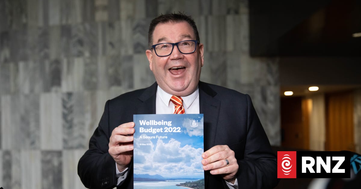 Budget 2022 does little to stop New Zealand from 'going backwards' | RNZ