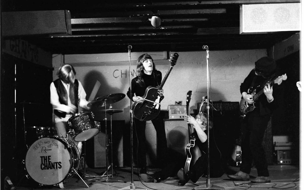 Chants R&B: Trevor Courtney, Mike Rudd, Martin Forrer, Jim Tomlin