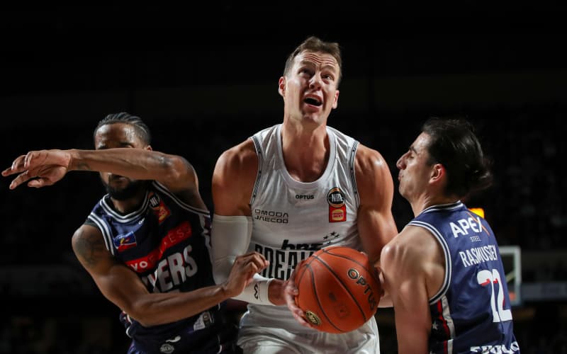 Breakers make do as wait for new import continues | RNZ