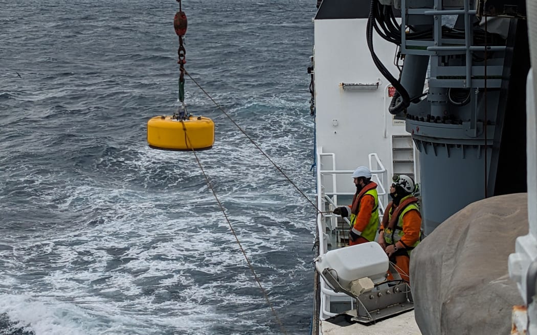 Researchers from GNS and ECQ at the Wairarapa subduction zone