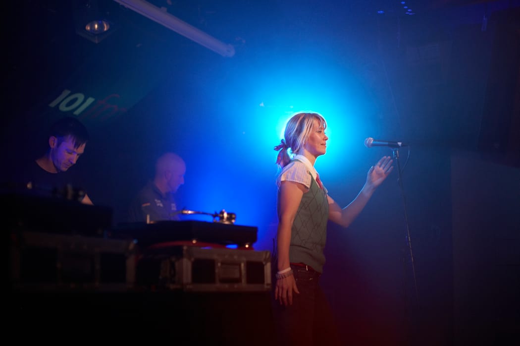 Minuit live at Bodega 2006 for 'The transmission'