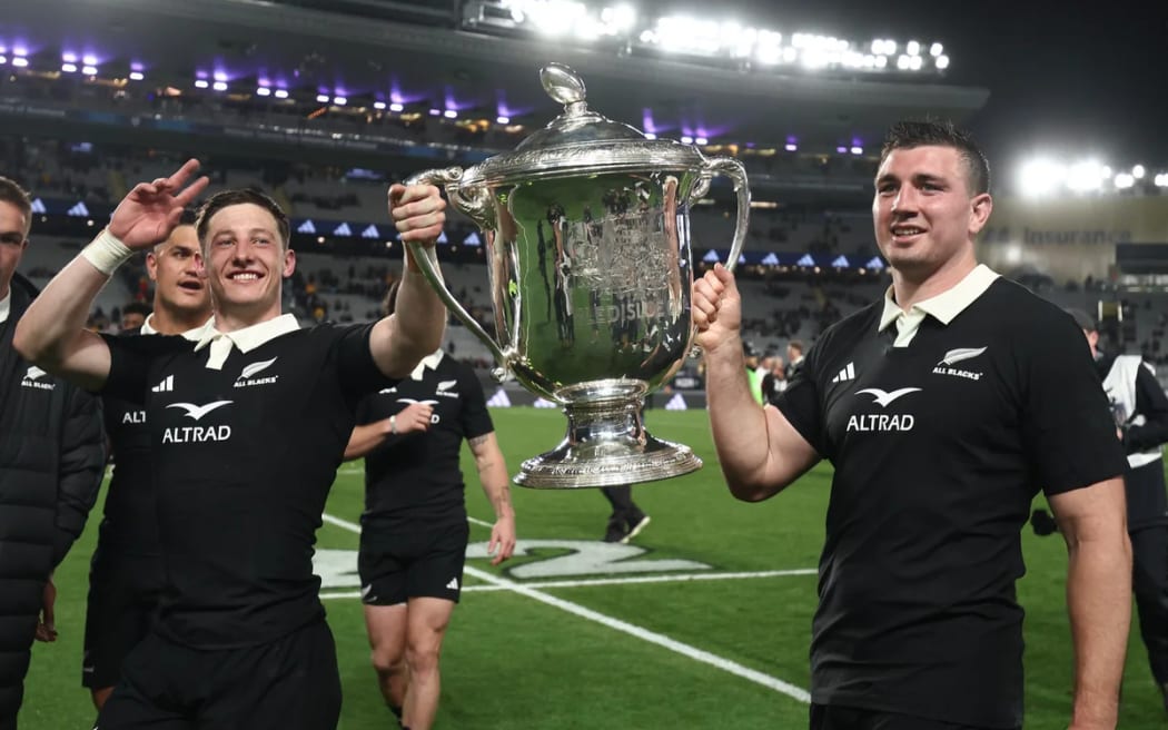 Cam Roigard and Simon Parker with the Bledisloe Cup.