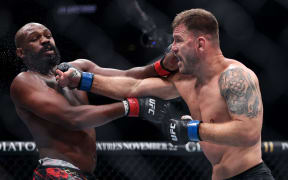 NEW YORK, NEW YORK - NOVEMBER 16: (R-L) Stipe Miocic of the United States of America and Jon Jones of the United States of America trade punches in the UFC light heavyweight championship fight during the UFC 309 event at Madison Square Garden on November 16, 2024 in New York City.   Sarah Stier/Getty Images/AFP (Photo by Sarah Stier / GETTY IMAGES NORTH AMERICA / Getty Images via AFP)