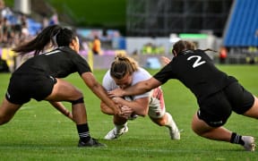 Sarah Bern of England dives for the try line to score. New Zealand Black Ferns v England Red Roses, WXV 1 women’s rugby union match at Go Media Stadium, Mt Smart, Auckland, New Zealand on Saturday 4 November 2023. Photo credit: Alan Lee / www.photosport.nz