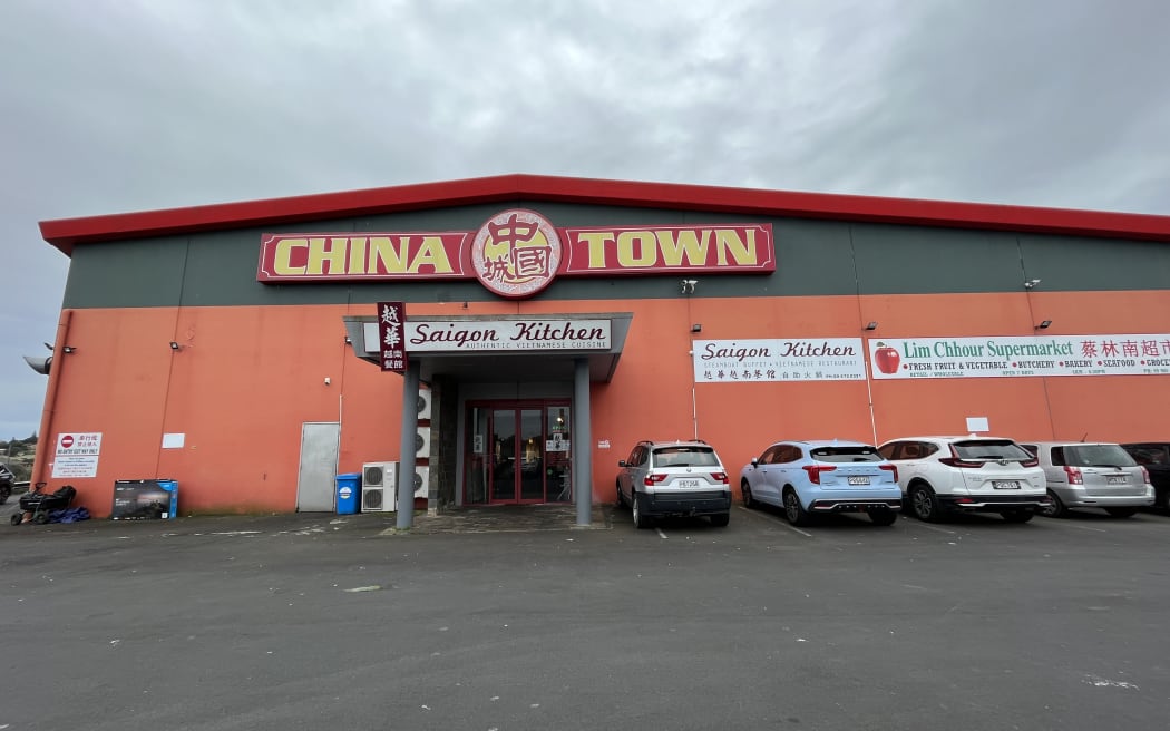 "Chinatown" is a large warehouse located in Botany, which includes an Asian supermarket, a food court with Asian cuisines, and more than 80 Chinese business.