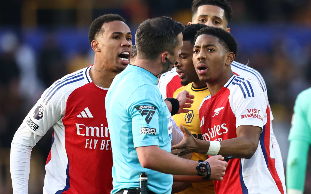 Arsenal midfielder Myles Lewis-Skelly, right, reacts after being sent off by English referee Michael Oliver during the English Premier League football match against Wolverhampton Wanderers in Wolverhampton. 25 Jan, 2025.