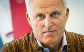 Dutch crime reporter Peter R de Vries, who was shot and seriously wounded in central Amsterdam, died nine days later of his wounds.