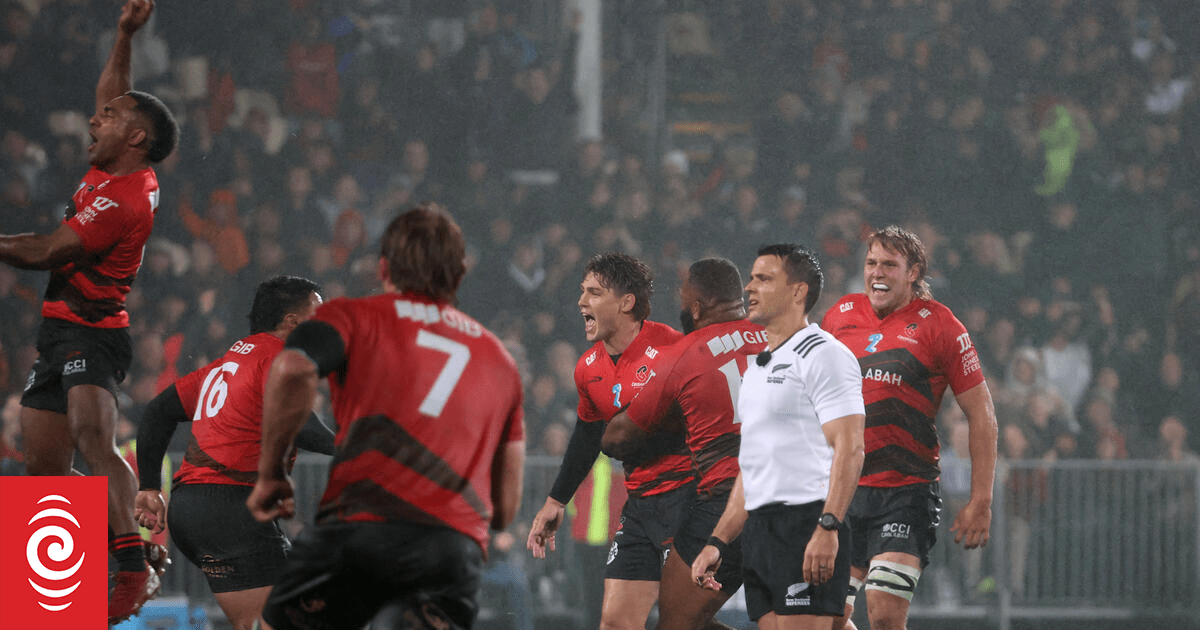 Super Rugby Pacific: Strafstoß im letzten Spiel sichert spannenden Sieg ...