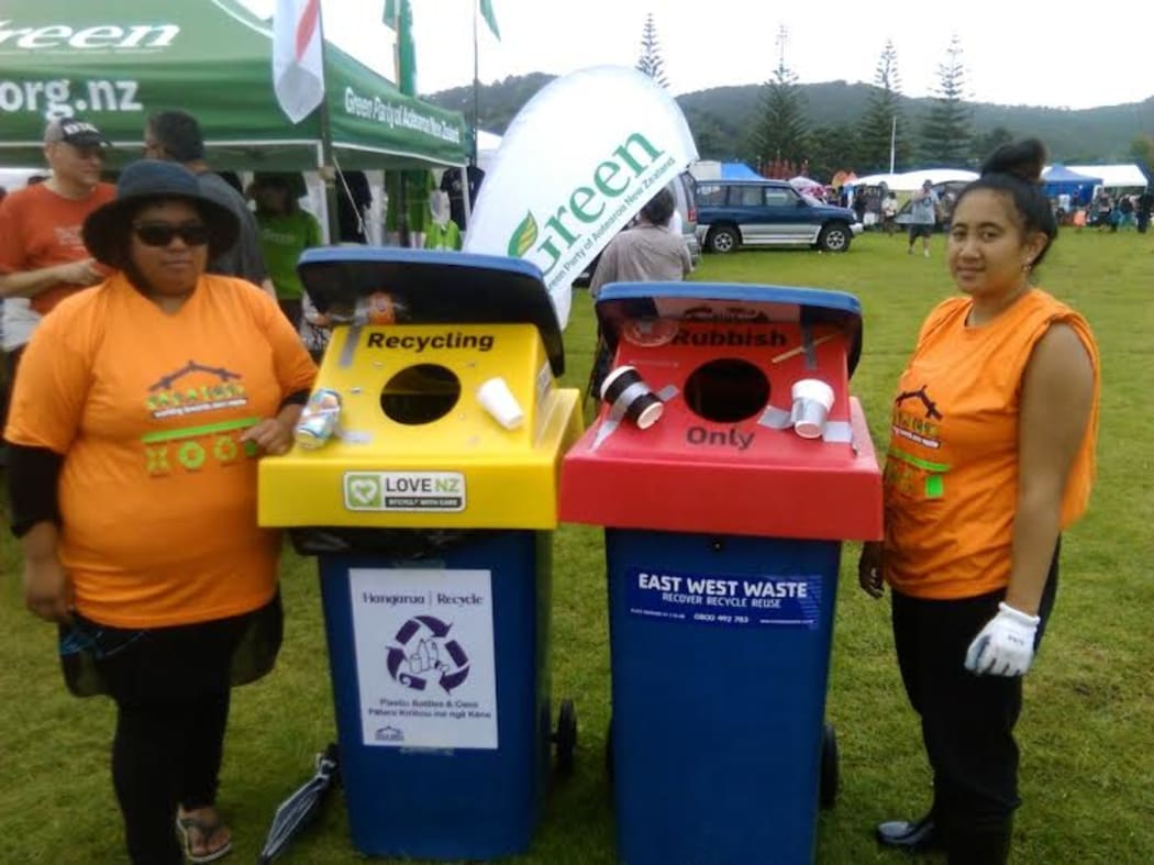 Hine and Te Rina Popata promote Para Kore works at Waitangi on Waitangi Day 2016.