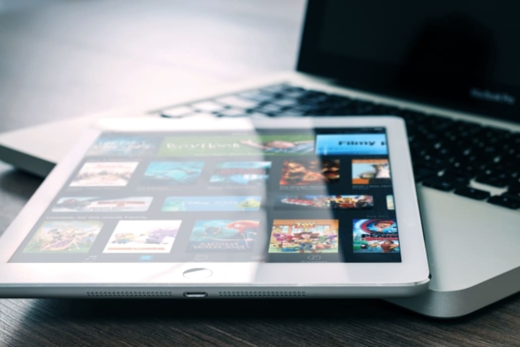 Apple (Photo by William Iven on Unsplash)