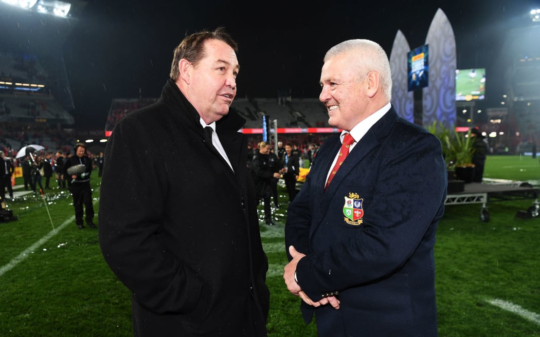 Steve Hansen and Warren Gatland chat after the Lions series.