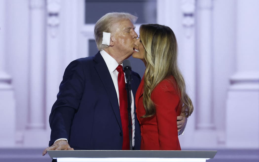 MILWAUKEE, WISCONSIN - JULY 18: Republican presidential nominee, former U.S. President Donald Trump kisses former first lady Melania Trump after officially accepting the Republican presidential nomination on stage on the fourth day of the Republican National Convention at the Fiserv Forum on July 18, 2024 in Milwaukee, Wisconsin. Delegates, politicians, and the Republican faithful are in Milwaukee for the annual convention, concluding with former President Donald Trump accepting his party's presidential nomination. The RNC takes place from July 15-18.   Chip Somodevilla/Getty Images/AFP (Photo by CHIP SOMODEVILLA / GETTY IMAGES NORTH AMERICA / Getty Images via AFP)