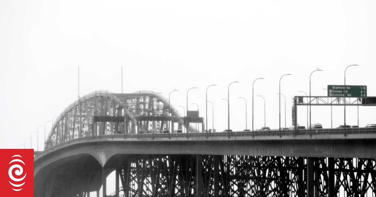 High winds, thunderstorms could close Auckland's Harbour Bridge