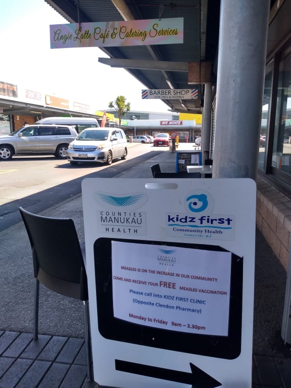 Sign outside Clendon pop up free vax clinic in Auckland.