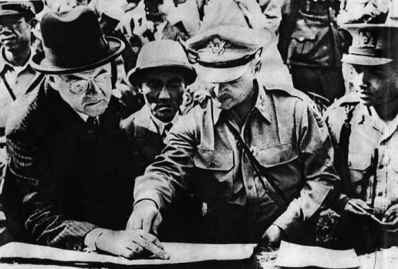US president Harry Truman and General Douglas McArthur during the Korean War.