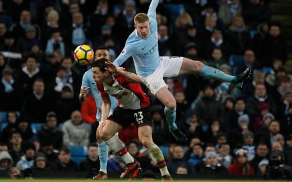 Manchester City's Kevin De Bruyne climbs high