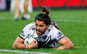 Tohu Harris scores for the Warriors, 2020.