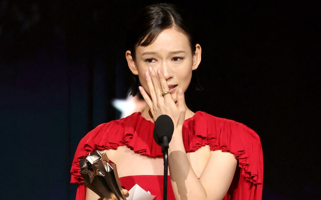 Moeka Hoshi accepts the Best Supporting Actress in a Drama Series for Shōgun onstage during the 30th Annual Critics Choice Awards at Barker Hangar on 7 February, 2025 in Santa Monica, California.