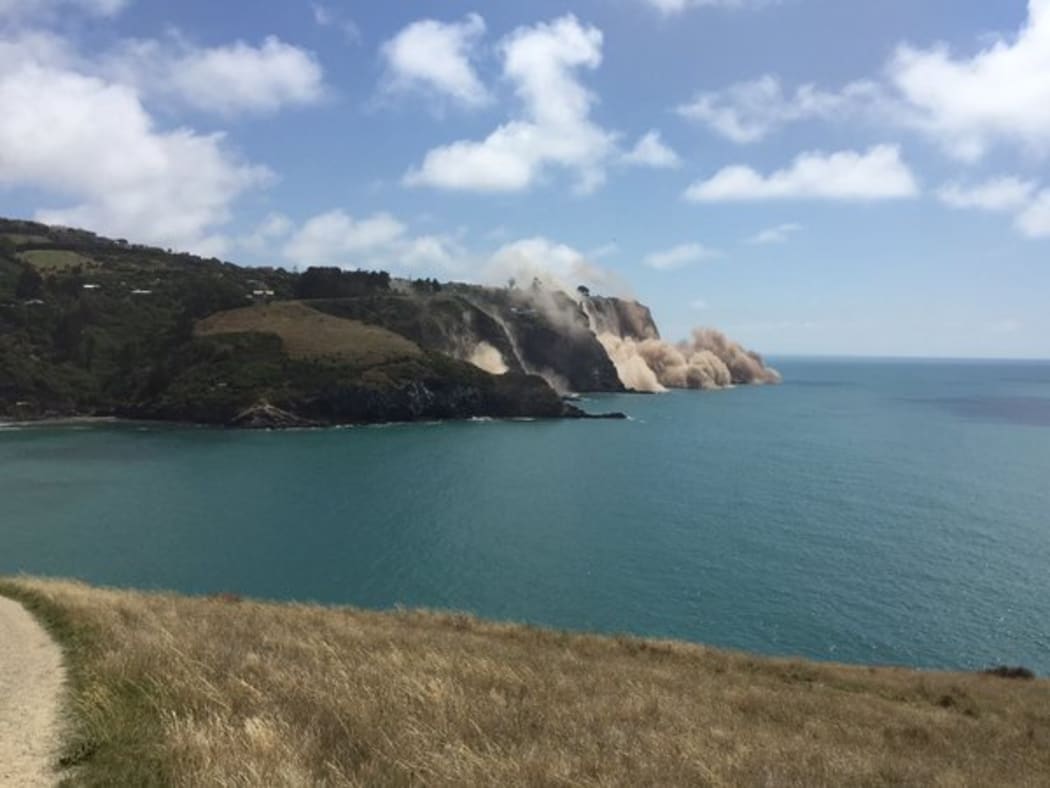 Cliff collapses at Taylors Mistake after 5.7 earthquake.