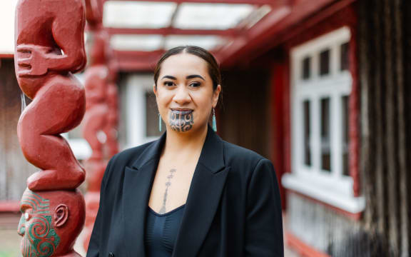 Te Arikinui Kuini Nga wai hono i te po