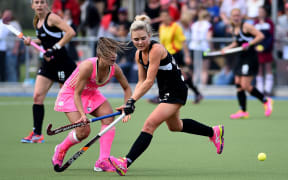 The Black Sticks' Charlotte Harrison battles for the ball against Argentina. College Park, Blenheim. Saturday 3 September 2015. Copyright Photo: Chris Symes / www.photosport.nz