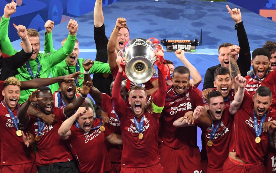 Liverpool's players celebrate with the trophy after winning the UEFA Champions League final football match between Liverpool and Tottenham Hotspur at the Wanda Metropolitan Stadium in Madrid