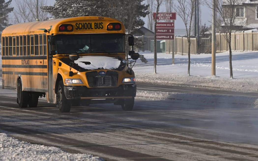 Schools closed as arctic blast slams South with snow, over 2,600 flights  canceled - ABC News