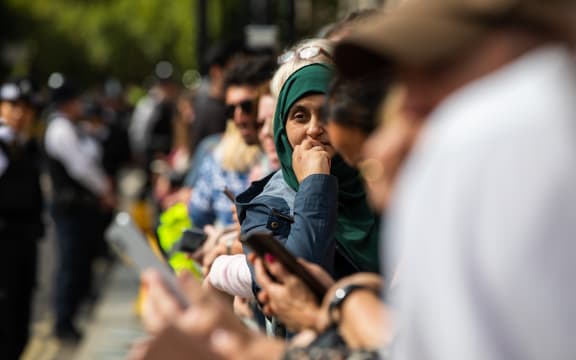 Crowds gather to view the Queen to be laid in state