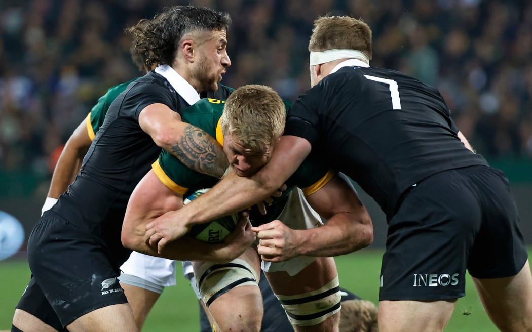 Pieter Steph du Toit of South Africa tackled by TJ Perenara and Sam Cane of New Zealand during the 2024 Rugby Championship match between South Africa and New Zealand at Cape Town Stadium, South Africa on 07 September 2024 @Gavin Barker/BackpagePix