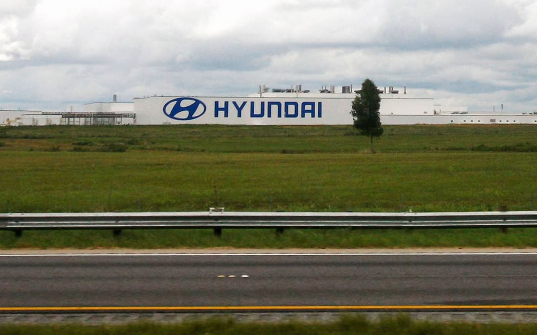 A Hyundai auto plant is seen from inside a Greyhound bus outside of Montgomery, Alabama, U.S., August 13, 2008