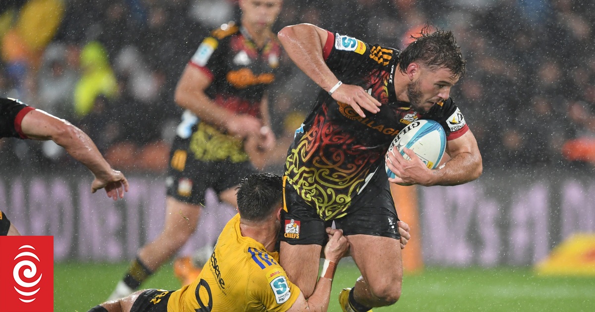 Chiefs outmuscle Hurricanes in Hamilton slogfest | RNZ News