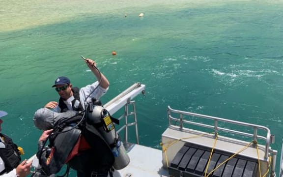 The police dive squad is facing difficult conditions.