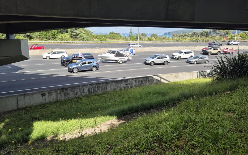 The convoy nearing Auckland city.