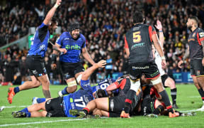 Josh Beehre of the Blues scores.
Chiefs v Blues, Super Rugby Pacific Qualifying Final at FMG Stadium Waikato, Hamilton, New Zealand on Saturday 7 June 2025. Copyright Photo: Jeremy Ward / www.photosport.nz