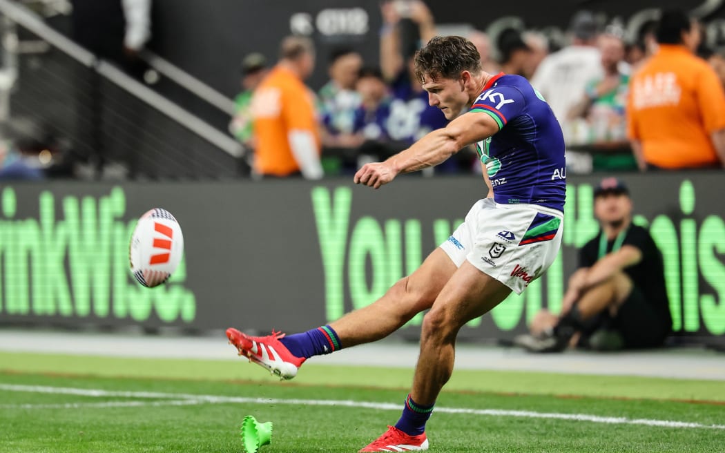 Luke Metcalf of the Warriors kicks but fails to convert.