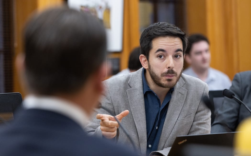 Green MP Ricardo Menendez March questioning a Minister in select committee.