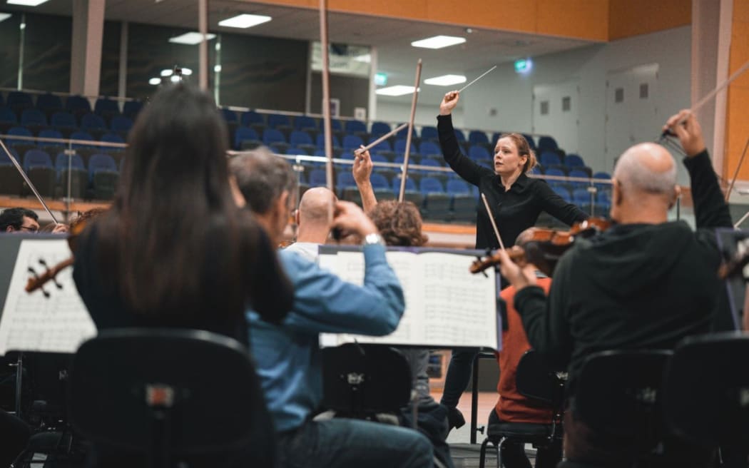 Conductor Gemma New with the New Zealand Symphony