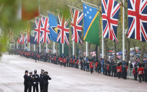 Police officers chat on The Mall in central London on May 6, 2023, after the coronations of Britain's King Charles III and Britain's Queen Camilla. - The set-piece coronation is the first in Britain in 70 years, and only the second in history to be televised. Charles will be the 40th reigning monarch to be crowned at the central London church since King William I in 1066. (Photo by ADRIAN DENNIS / POOL / AFP)