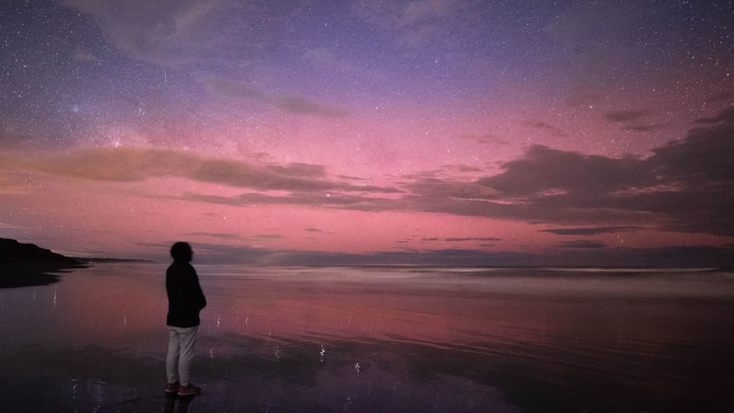 Matthew Davison captured this scenery of the aurora from Auckland.