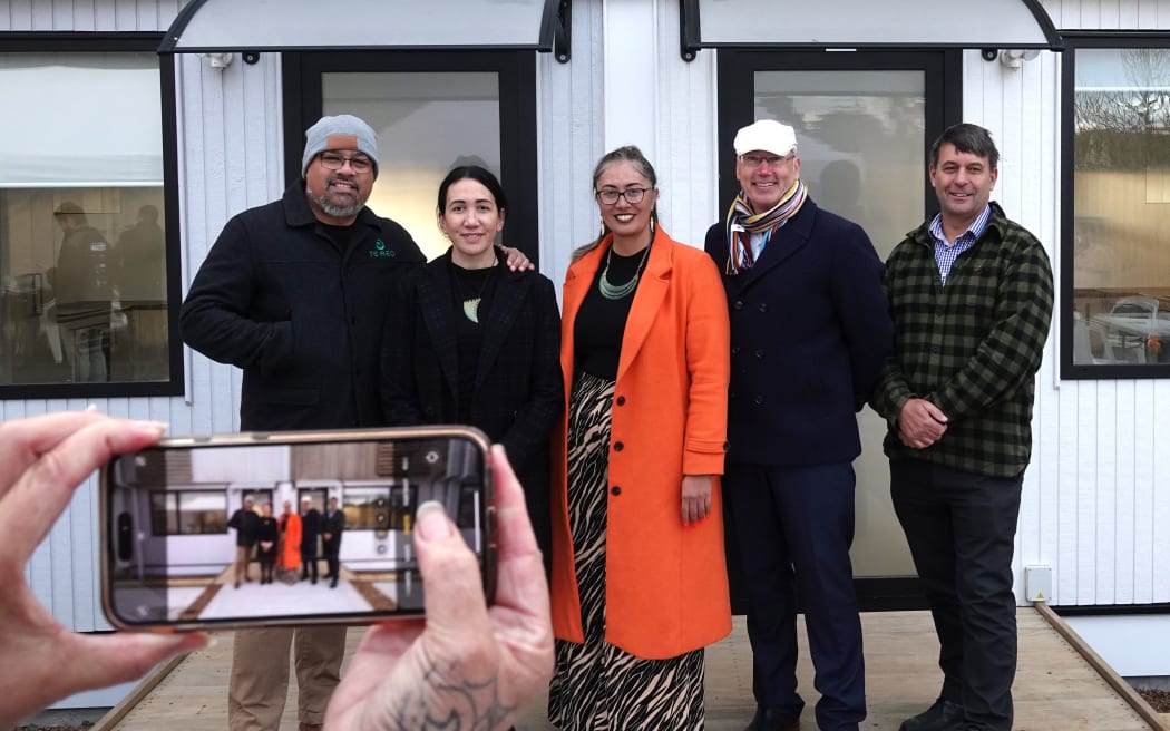 Capturing the moment, from left, Labour MP Peeni Henare, Te Hau Ora o Ngāpuhi chief executive Tia Ashby, Green MP Hūhana Lyndon, Far North Holdings chief executive Andy Nock, and Kāinga Ora Northland director Jeff Murray. Photo: Peter de Graaf / RNZ